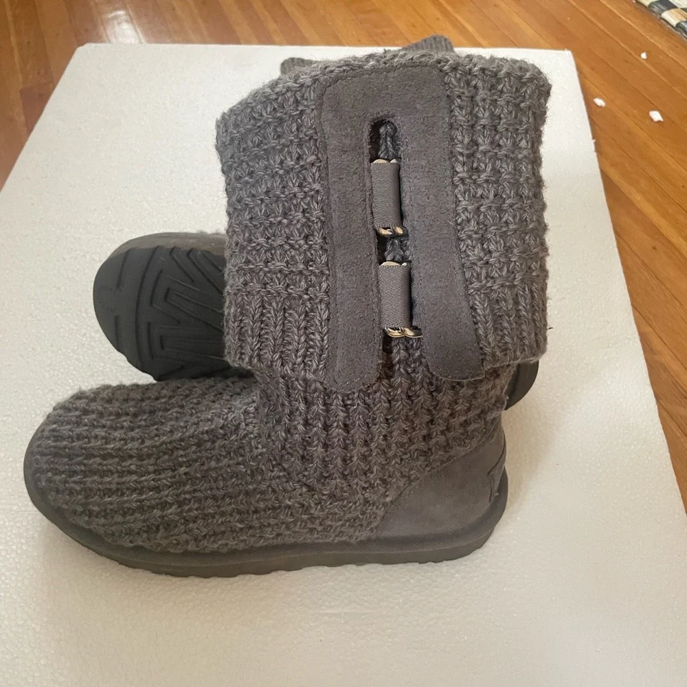 UGG Women's Classic Cardy Cabled Knit Boots in Gray Size 7 - Picture 4 of 8